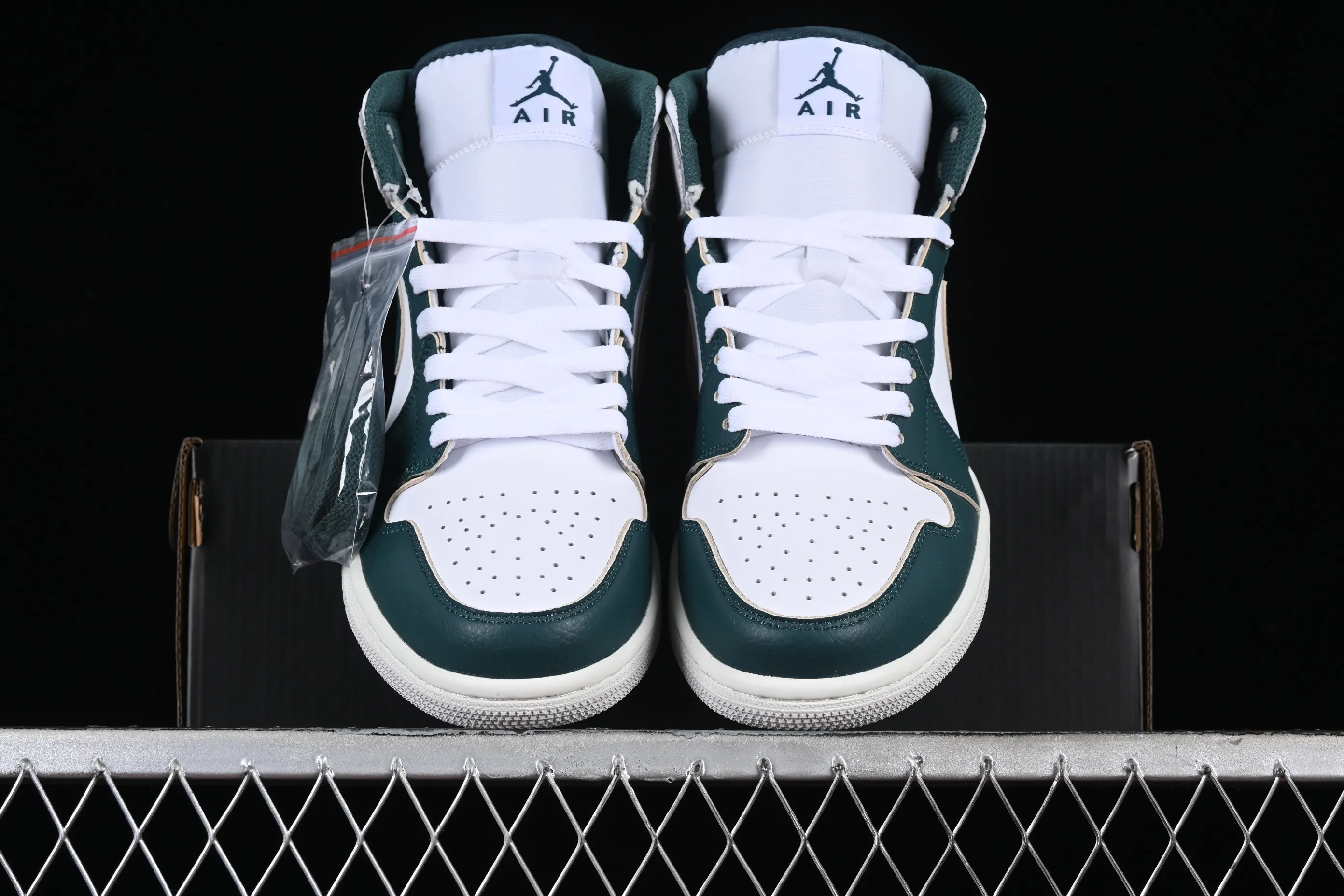 All Categories Air Jordan Jordan Series Basketball Shoes Air Jordan 1 Mid Air Jordan 1 Mid "Oxidized Green" AJ1 Joe 1 Oxidized Green Zhongbang Basketball Shoes FQ7720-103
